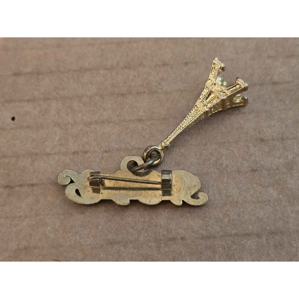 Vintage Gold Tone Paris Eiffel Tower Dangle Lapel Vest Hat Pin J31